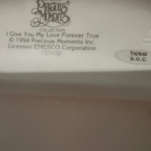 Precious Moments
| Give You My Love Forever True
© 1994 Precious Moments Inc. - Picture 5 of 5